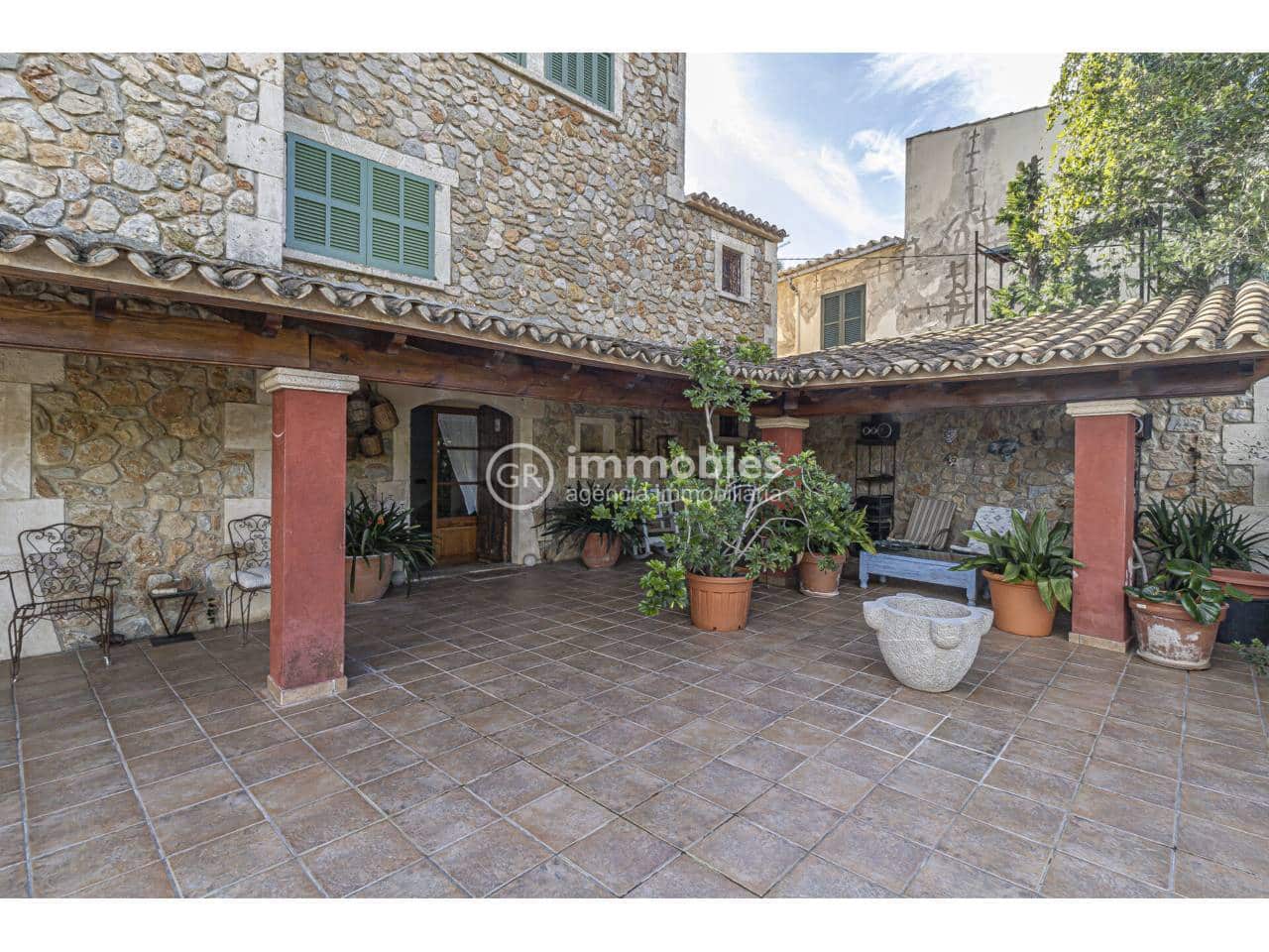 4 bedroom Villa for rent in Alaro with pool garage - € 4,500 (Ref: 9598195)