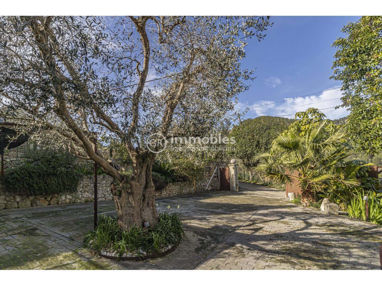 4 bedroom Villa for rent in Alaro with pool garage - € 4,500 (Ref: 9598195)