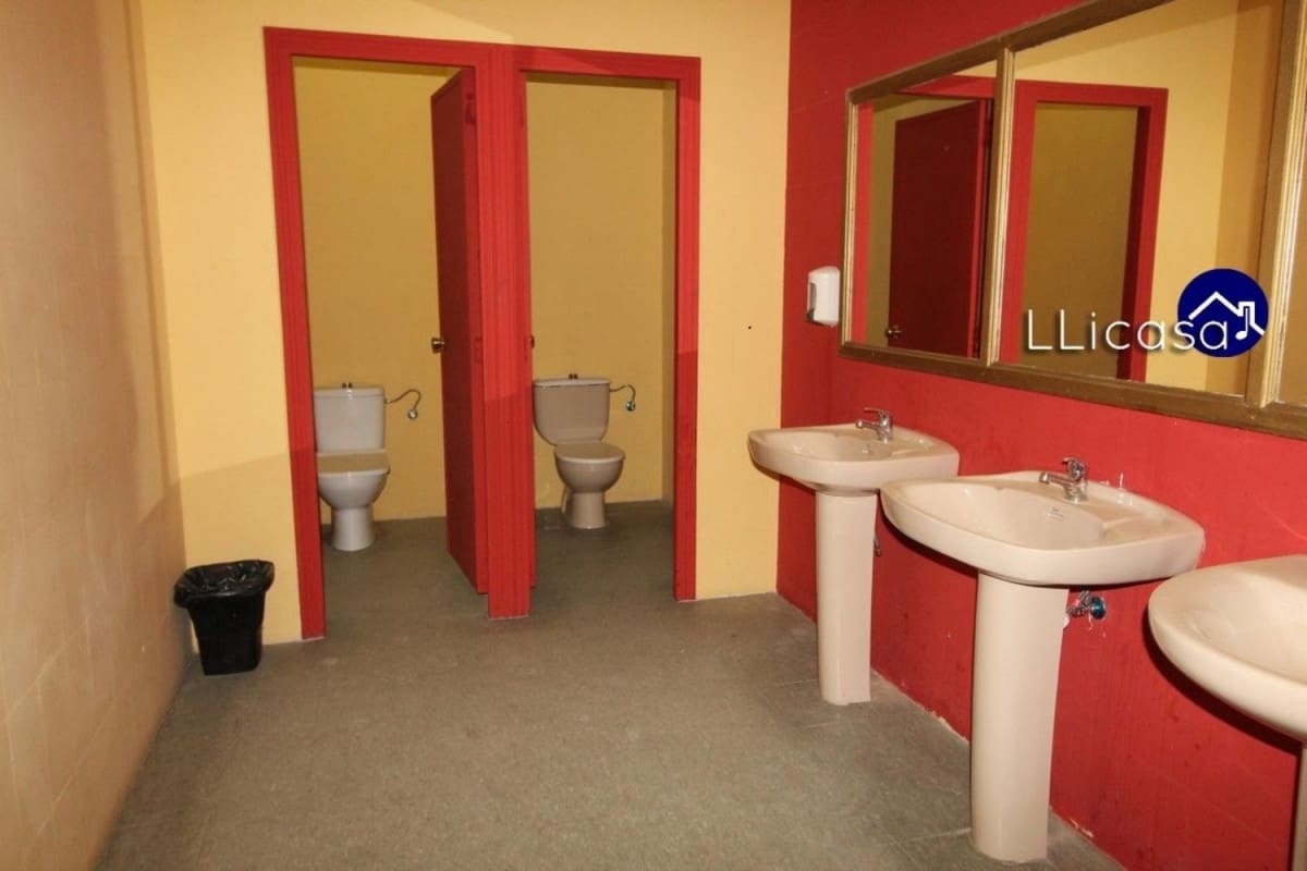 Erhverv til salg i La Pobla de Vallbona - € 1.450.000 (Ref: 6186477)