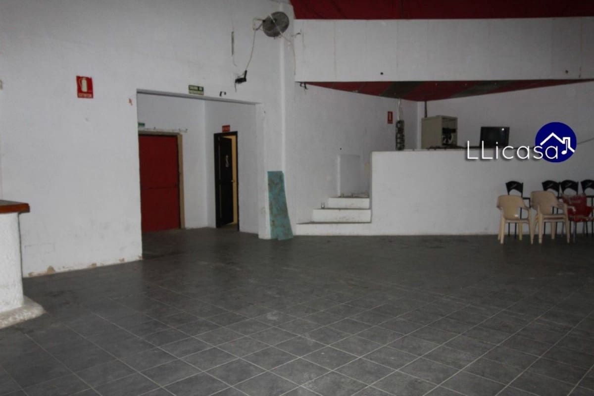 Erhverv til salg i La Pobla de Vallbona - € 1.450.000 (Ref: 6186477)