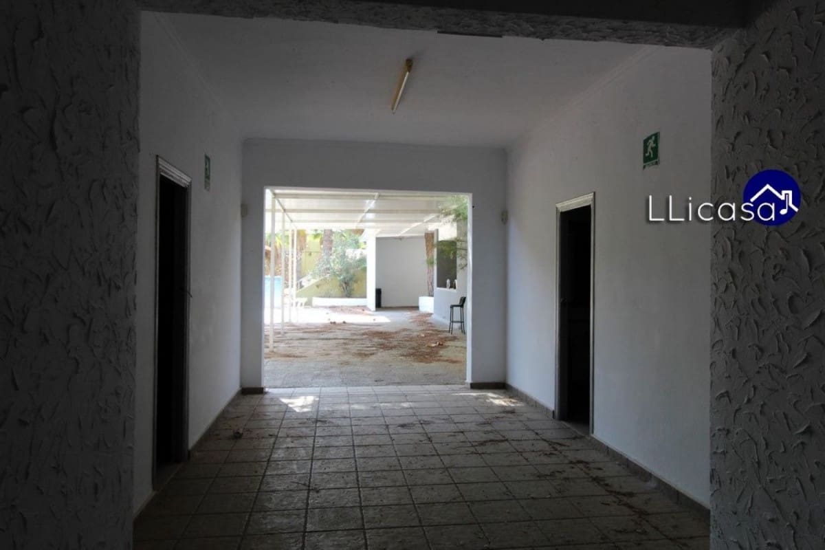 Erhverv til salg i La Pobla de Vallbona - € 1.450.000 (Ref: 6186477)