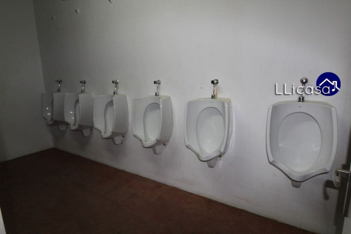 Erhverv til salg i La Pobla de Vallbona - € 1.450.000 (Ref: 6186477)