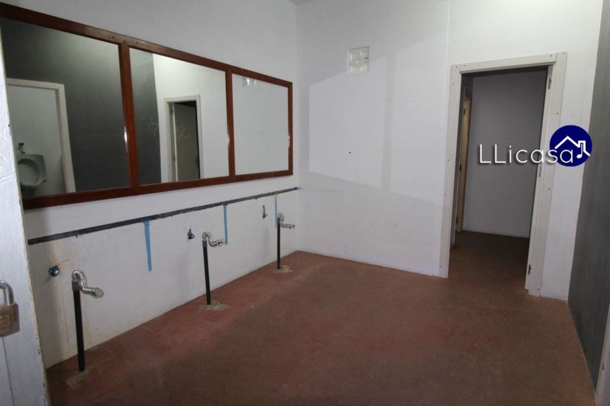 Erhverv til salg i La Pobla de Vallbona - € 1.450.000 (Ref: 6186477)