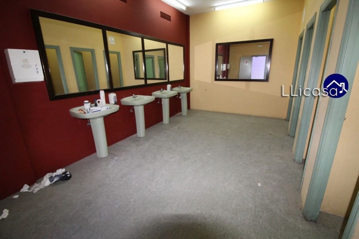 Erhverv til salg i La Pobla de Vallbona - € 1.450.000 (Ref: 6186477)