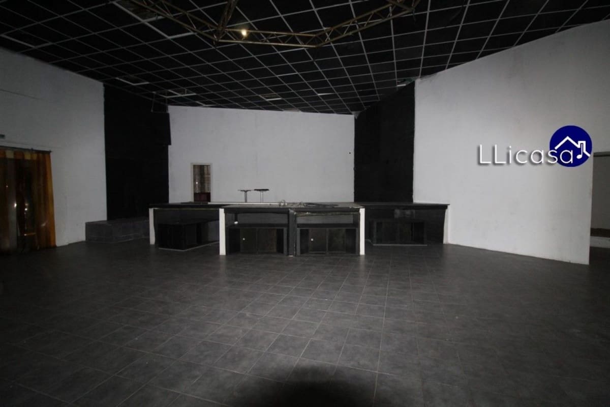 Erhverv til salg i La Pobla de Vallbona - € 1.450.000 (Ref: 6186477)