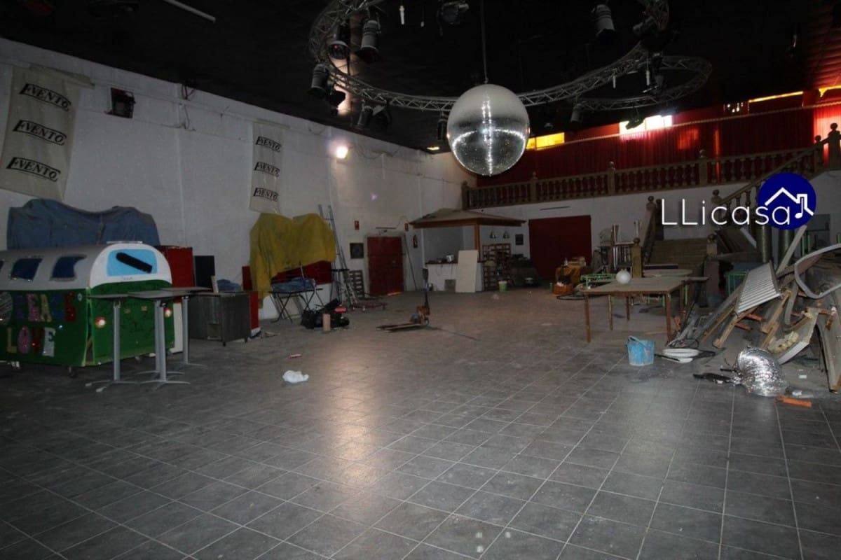 Erhverv til salg i La Pobla de Vallbona - € 1.450.000 (Ref: 6186477)