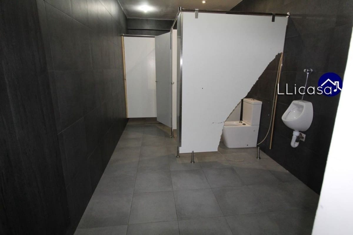 Erhverv til salg i La Pobla de Vallbona - € 1.450.000 (Ref: 6186477)