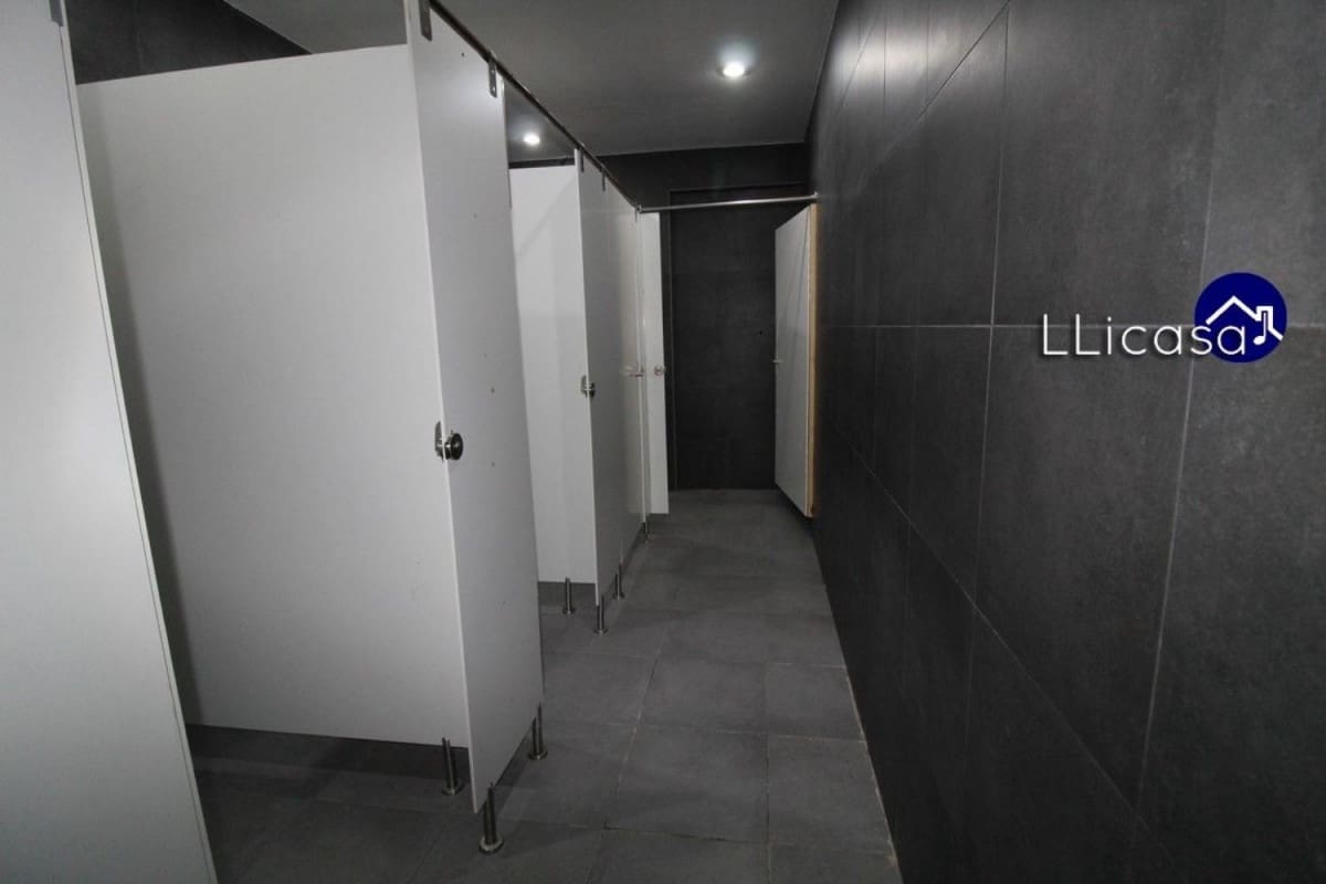 Erhverv til salg i La Pobla de Vallbona - € 1.450.000 (Ref: 6186477)