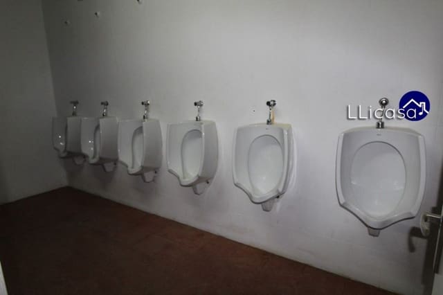 Commercial for sale in La Pobla de Vallbona - € 1,450,000 (Ref: 6186477)