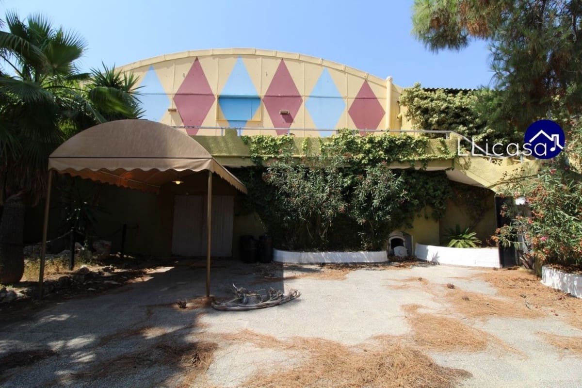 Erhverv til salg i La Pobla de Vallbona - € 1.450.000 (Ref: 6186477)