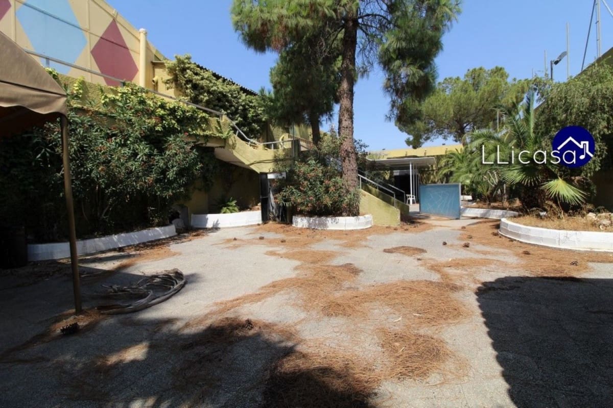 Erhverv til salg i La Pobla de Vallbona - € 1.450.000 (Ref: 6186477)