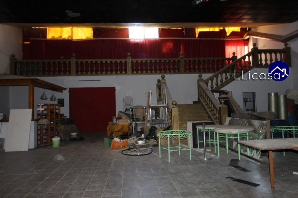 Erhverv til salg i La Pobla de Vallbona - € 1.450.000 (Ref: 6186477)