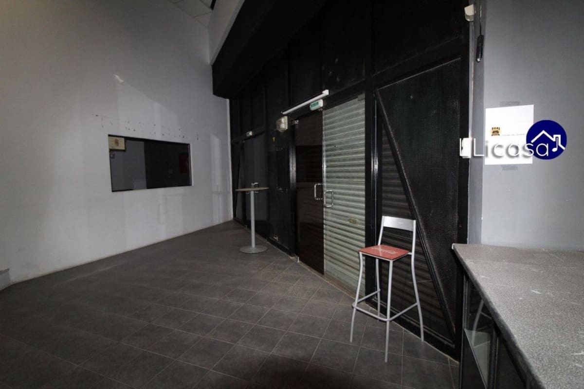 Erhverv til salg i La Pobla de Vallbona - € 1.450.000 (Ref: 6186477)