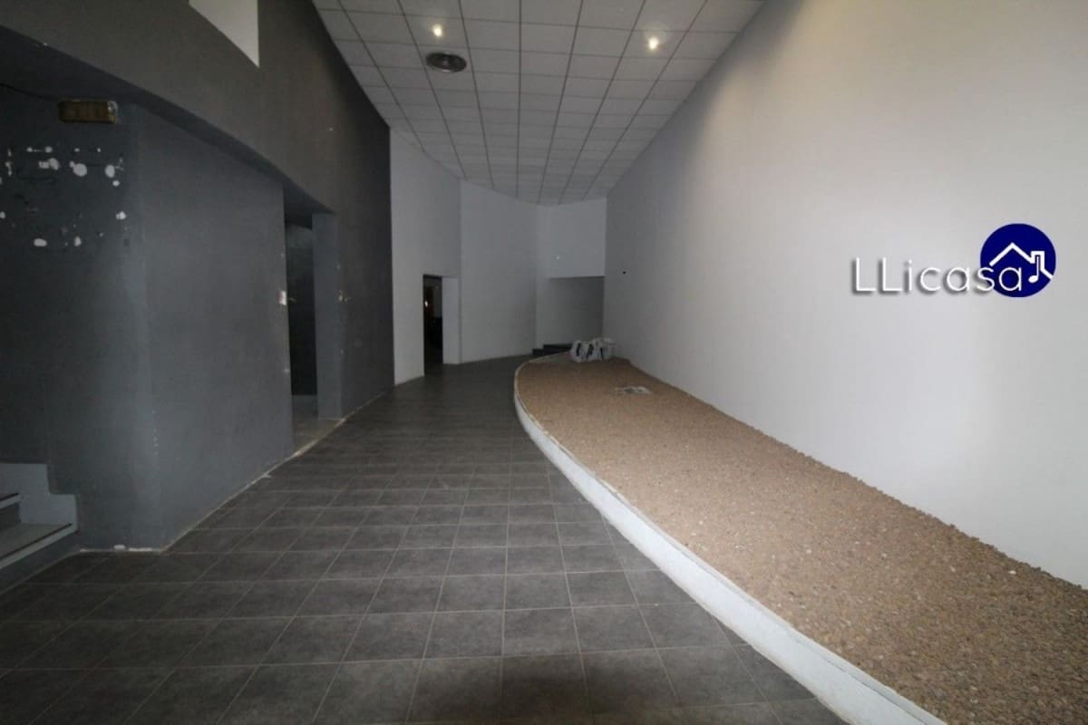 Erhverv til salg i La Pobla de Vallbona - € 1.450.000 (Ref: 6186477)