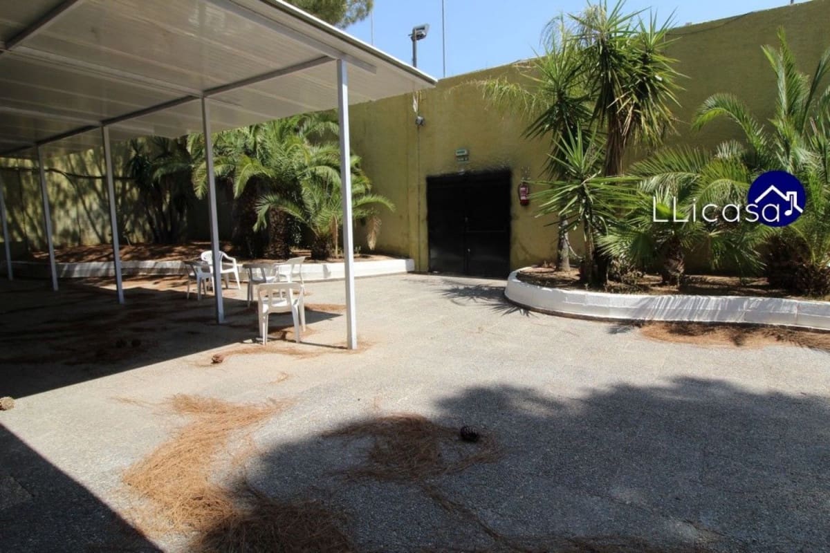 Erhverv til salg i La Pobla de Vallbona - € 1.450.000 (Ref: 6186477)