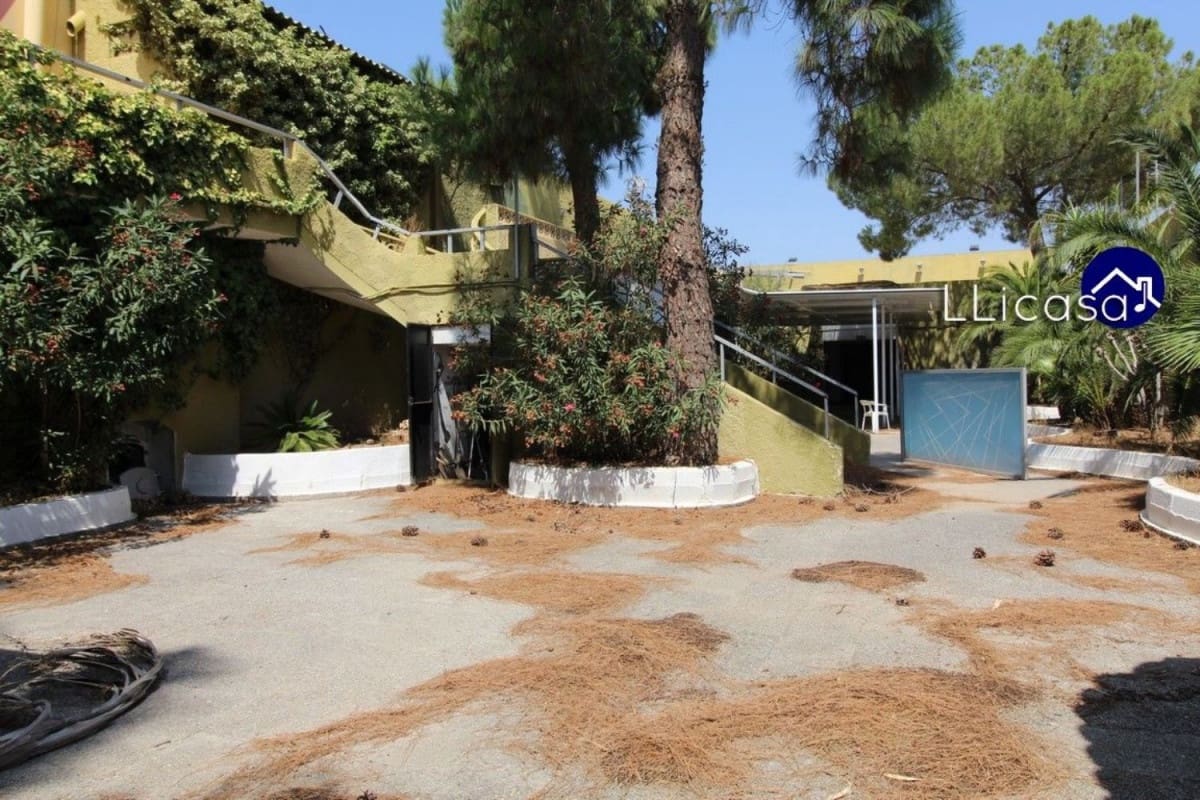 Erhverv til salg i La Pobla de Vallbona - € 1.450.000 (Ref: 6186477)