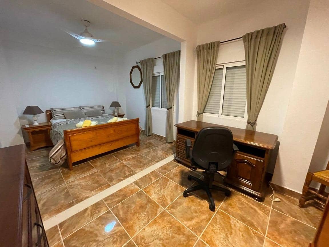 3 Zimmer Villa zu vermieten in Lliria mit Pool - 1.000 € (Ref: 6186483)