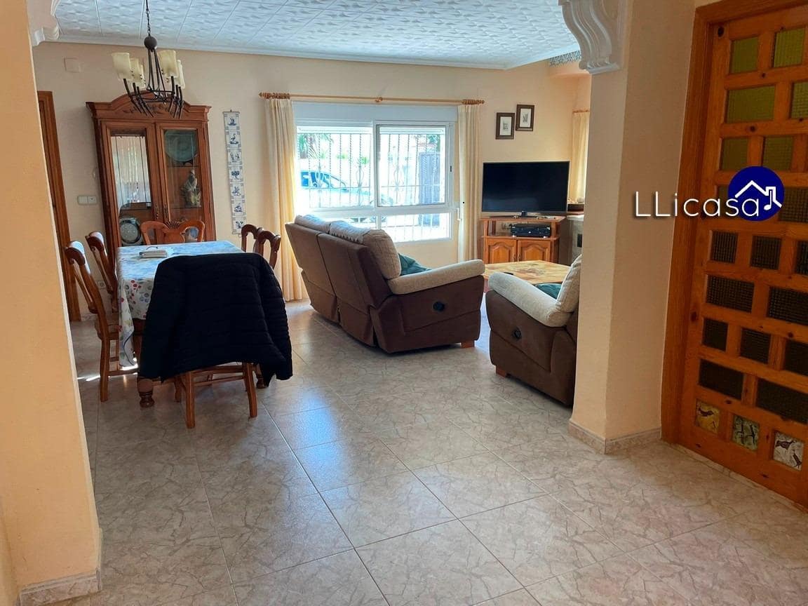 5 soveværelse Villa til salg i Lliria med swimmingpool garage - € 349.000 (Ref: 8710352)