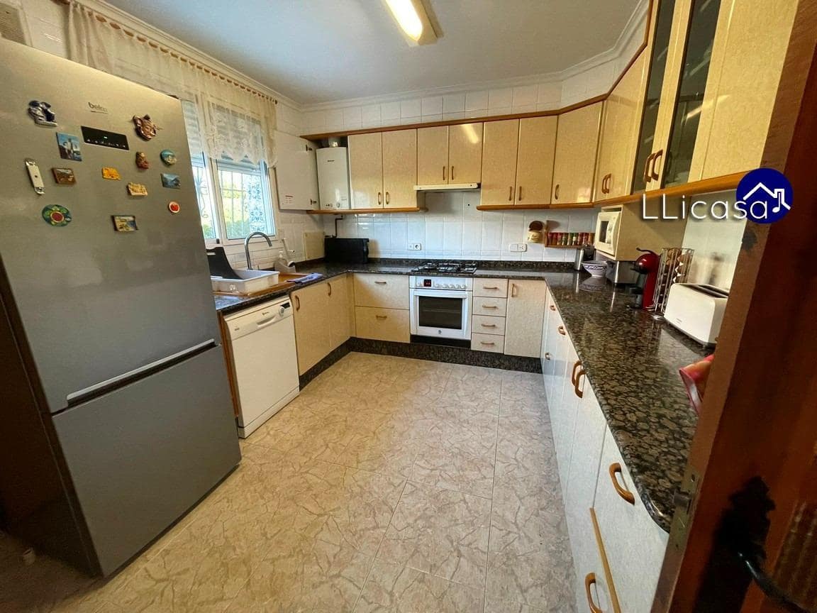 5 soveværelse Villa til salg i Lliria med swimmingpool garage - € 349.000 (Ref: 8710352)