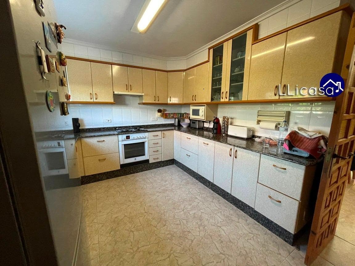 5 soveværelse Villa til salg i Lliria med swimmingpool garage - € 349.000 (Ref: 8710352)