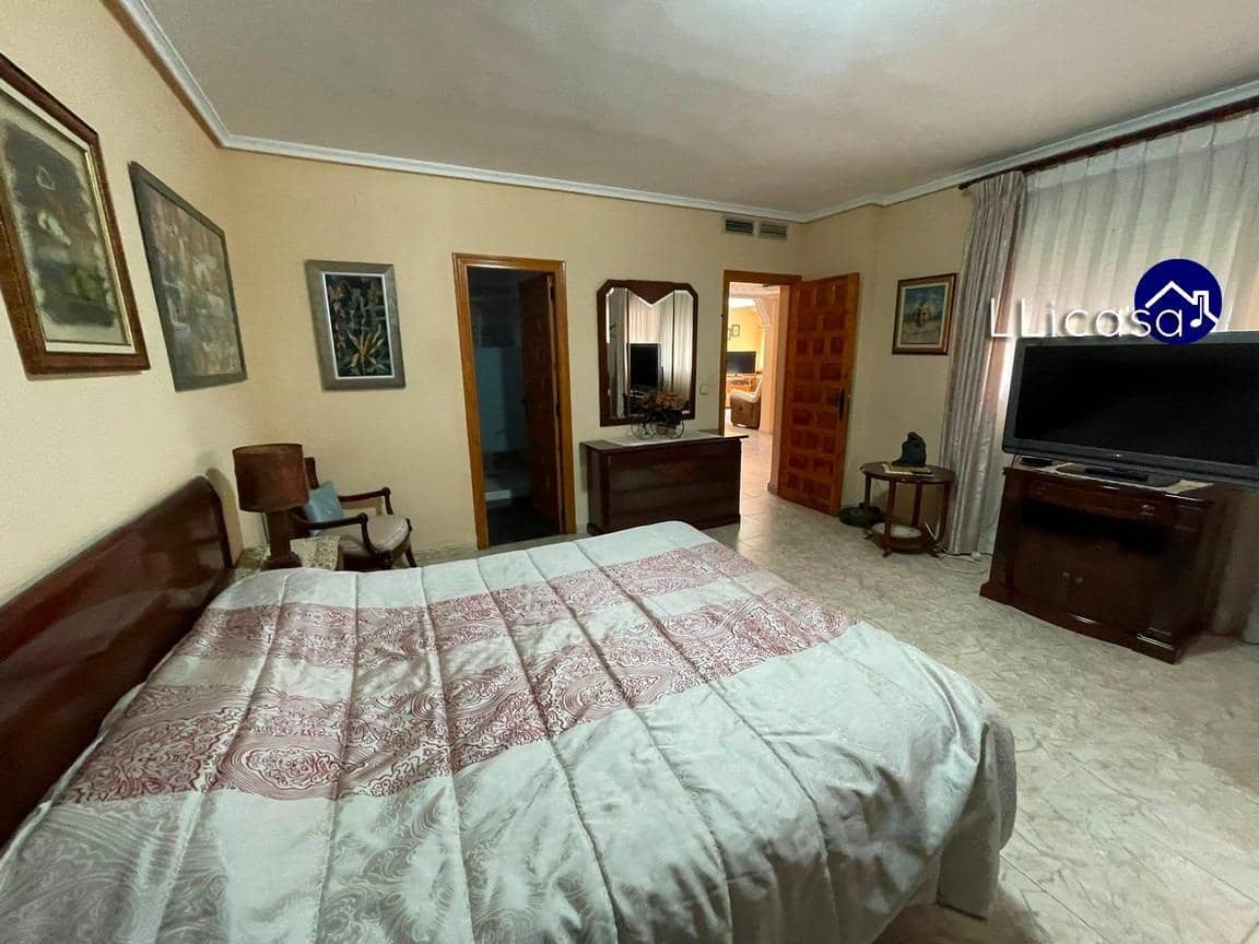 5 soveværelse Villa til salg i Lliria med swimmingpool garage - € 349.000 (Ref: 8710352)