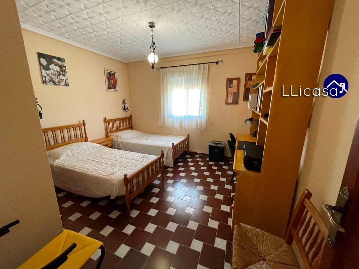 5 soveværelse Villa til salg i Lliria med swimmingpool garage - € 349.000 (Ref: 8710352)