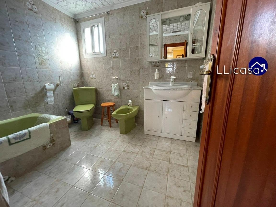 5 soveværelse Villa til salg i Lliria med swimmingpool garage - € 349.000 (Ref: 8710352)