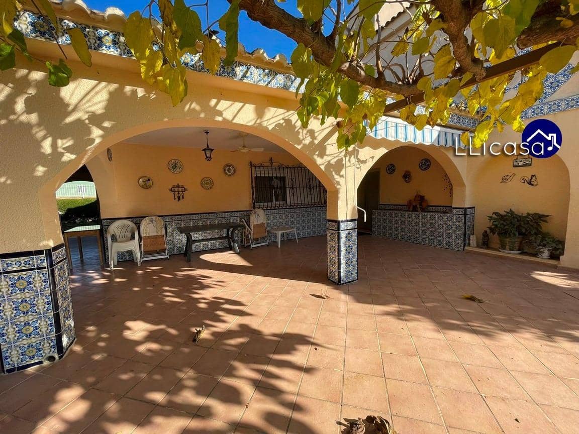 5 soveværelse Villa til salg i Lliria med swimmingpool garage - € 349.000 (Ref: 8710352)