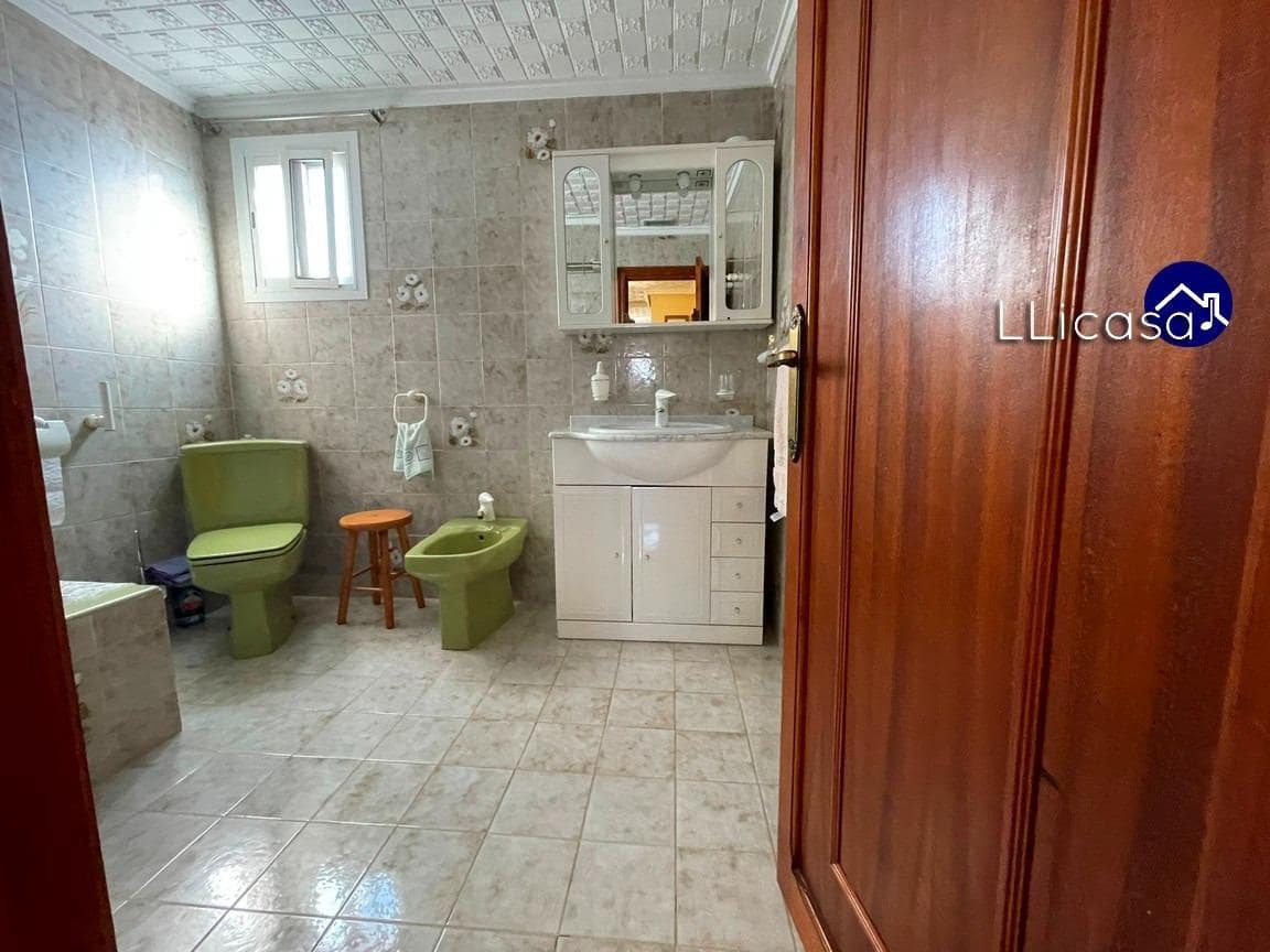 5 soveværelse Villa til salg i Lliria med swimmingpool garage - € 349.000 (Ref: 8710352)