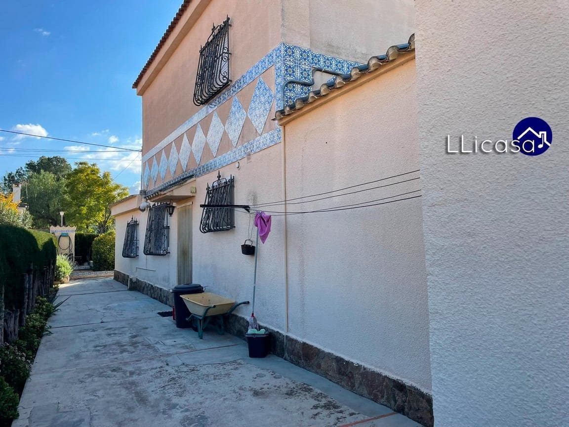 5 soveværelse Villa til salg i Lliria med swimmingpool garage - € 349.000 (Ref: 8710352)