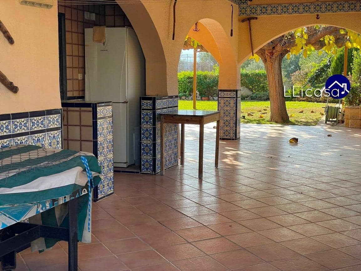 5 soveværelse Villa til salg i Lliria med swimmingpool garage - € 349.000 (Ref: 8710352)