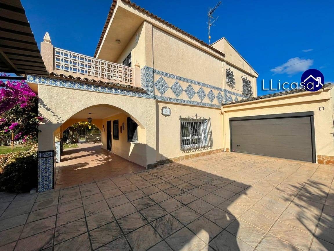 5 soveværelse Villa til salg i Lliria med swimmingpool garage - € 349.000 (Ref: 8710352)