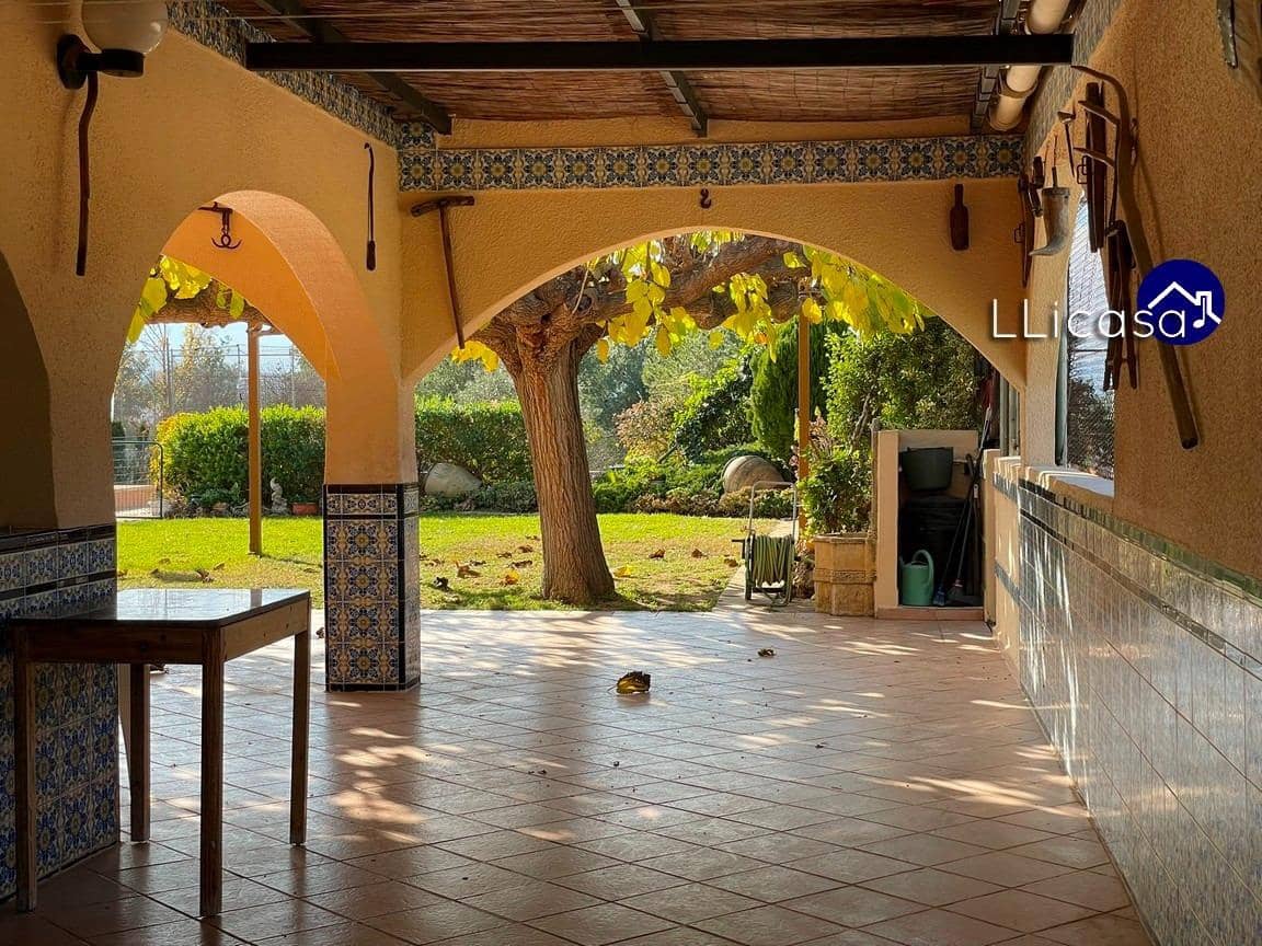 5 soveværelse Villa til salg i Lliria med swimmingpool garage - € 349.000 (Ref: 8710352)