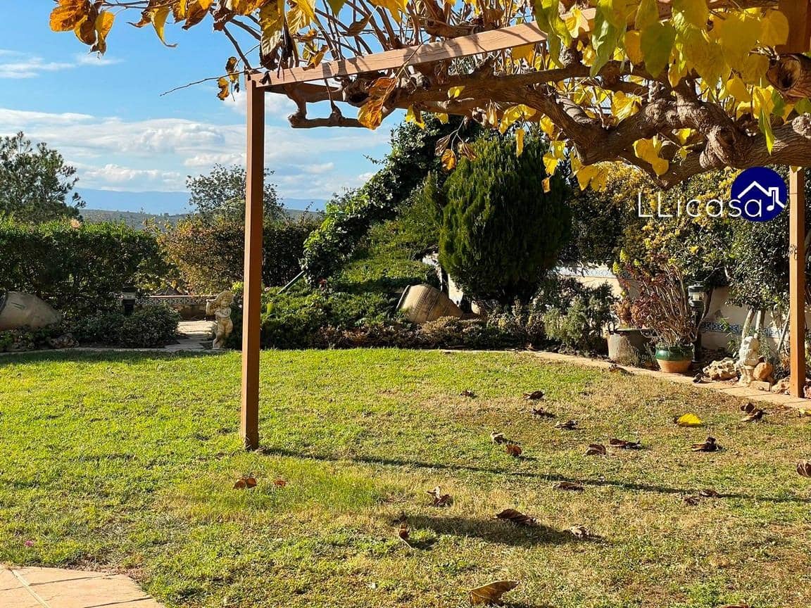 5 soveværelse Villa til salg i Lliria med swimmingpool garage - € 349.000 (Ref: 8710352)