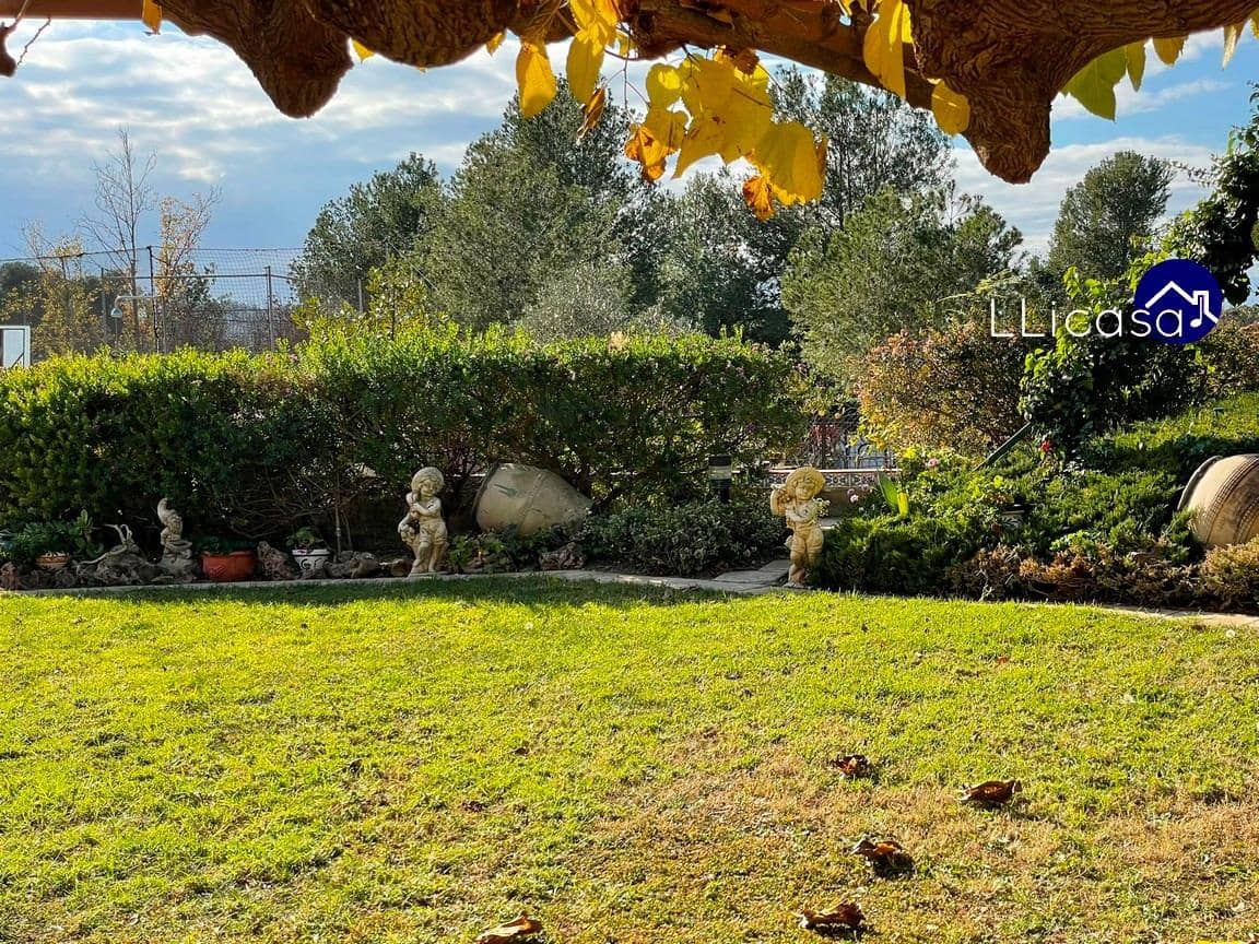 5 soveværelse Villa til salg i Lliria med swimmingpool garage - € 349.000 (Ref: 8710352)