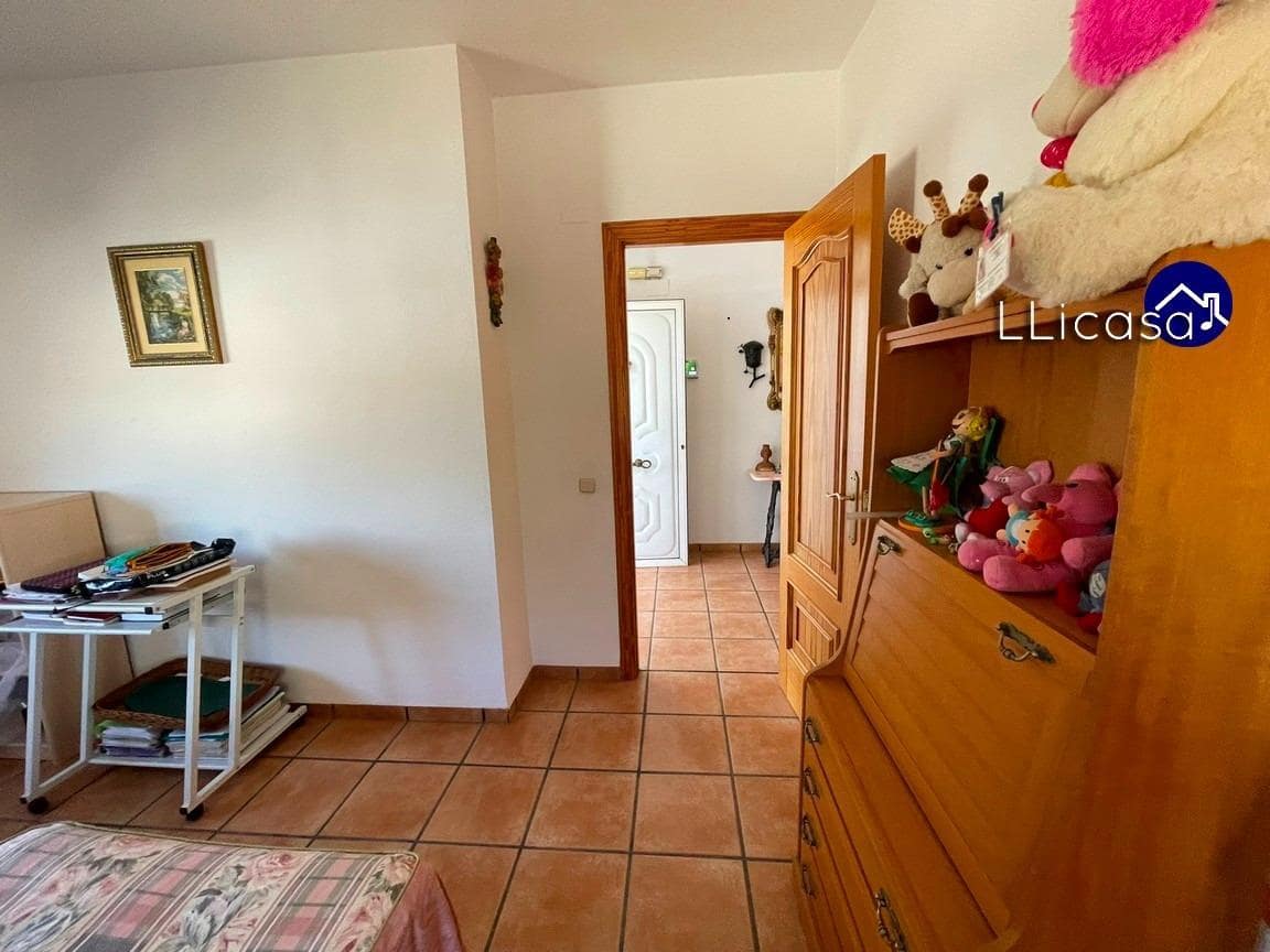 3 soveværelse Villa til salg i La Pobla de Vallbona med swimmingpool - € 349.900 (Ref: 8879821)