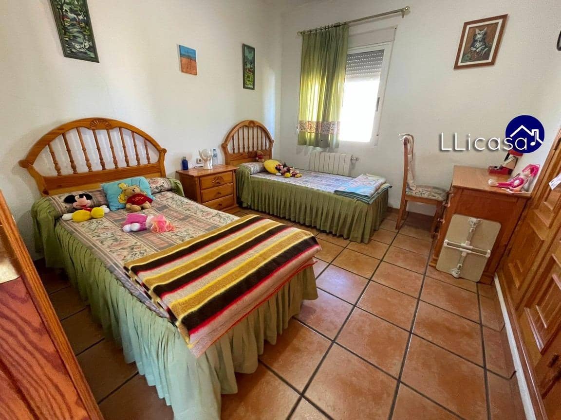 3 soveværelse Villa til salg i La Pobla de Vallbona med swimmingpool - € 349.900 (Ref: 8879821)