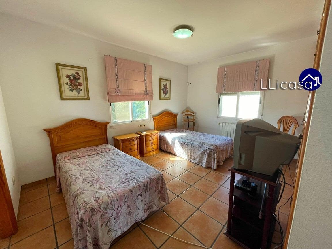 3 soveværelse Villa til salg i La Pobla de Vallbona med swimmingpool - € 349.900 (Ref: 8879821)