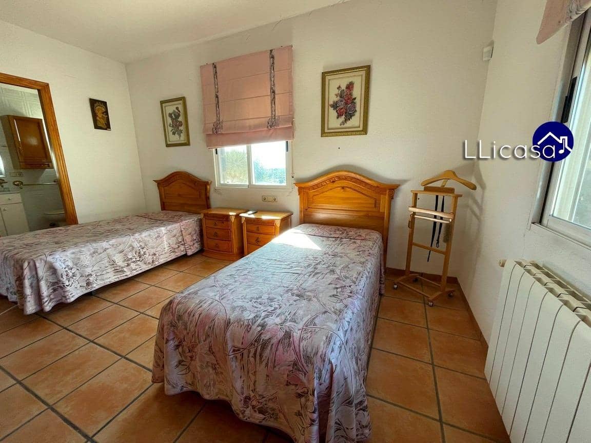 3 soveværelse Villa til salg i La Pobla de Vallbona med swimmingpool - € 349.900 (Ref: 8879821)