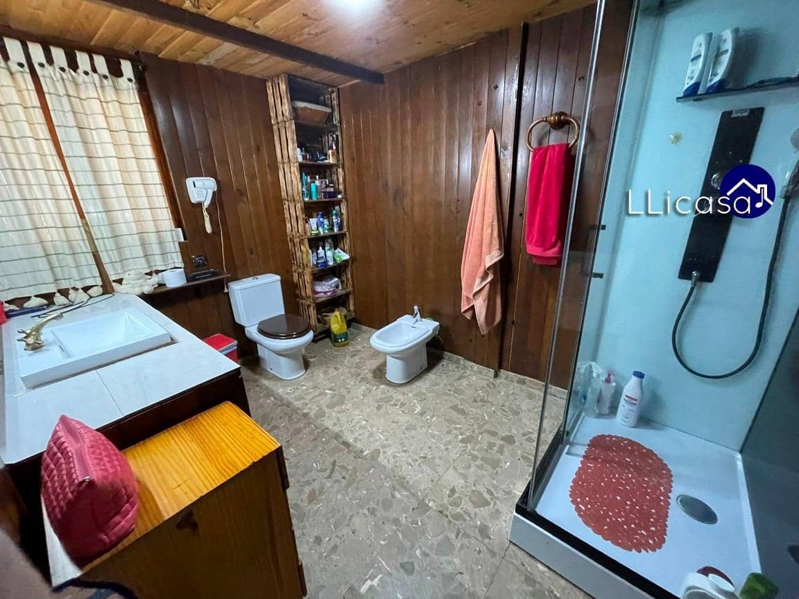 6 soveværelse Byhus til salg i Requena - € 149.900 (Ref: 8960239)