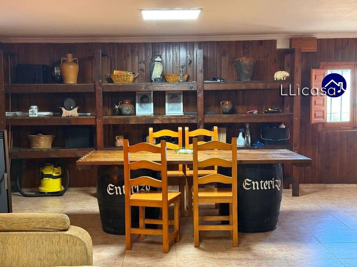 6 soveværelse Byhus til salg i Requena - € 149.900 (Ref: 8960239)