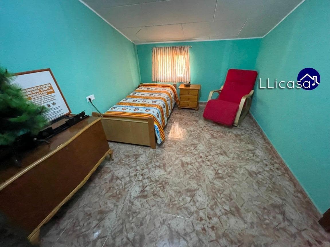 6 soveværelse Byhus til salg i Requena - € 149.900 (Ref: 8960239)