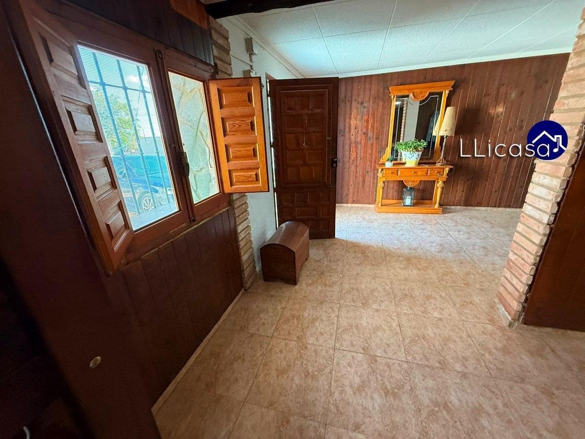 6 soveværelse Byhus til salg i Requena - € 149.900 (Ref: 8960239)