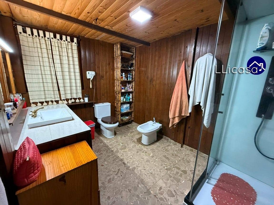 6 soveværelse Byhus til salg i Requena - € 149.900 (Ref: 8960239)