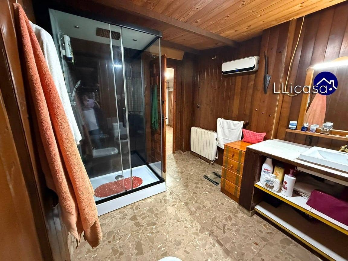 6 soveværelse Byhus til salg i Requena - € 149.900 (Ref: 8960239)