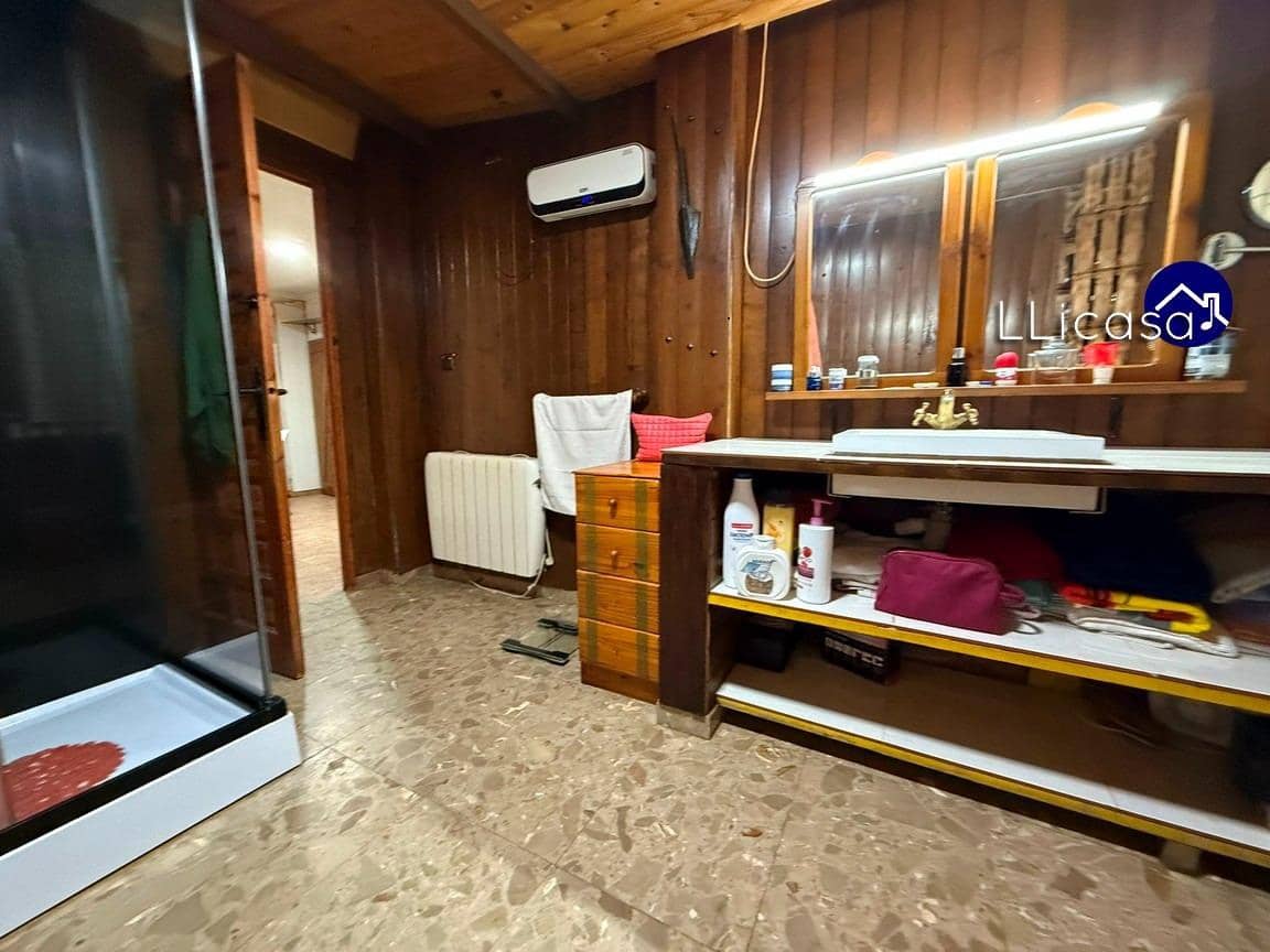 6 soveværelse Byhus til salg i Requena - € 149.900 (Ref: 8960239)