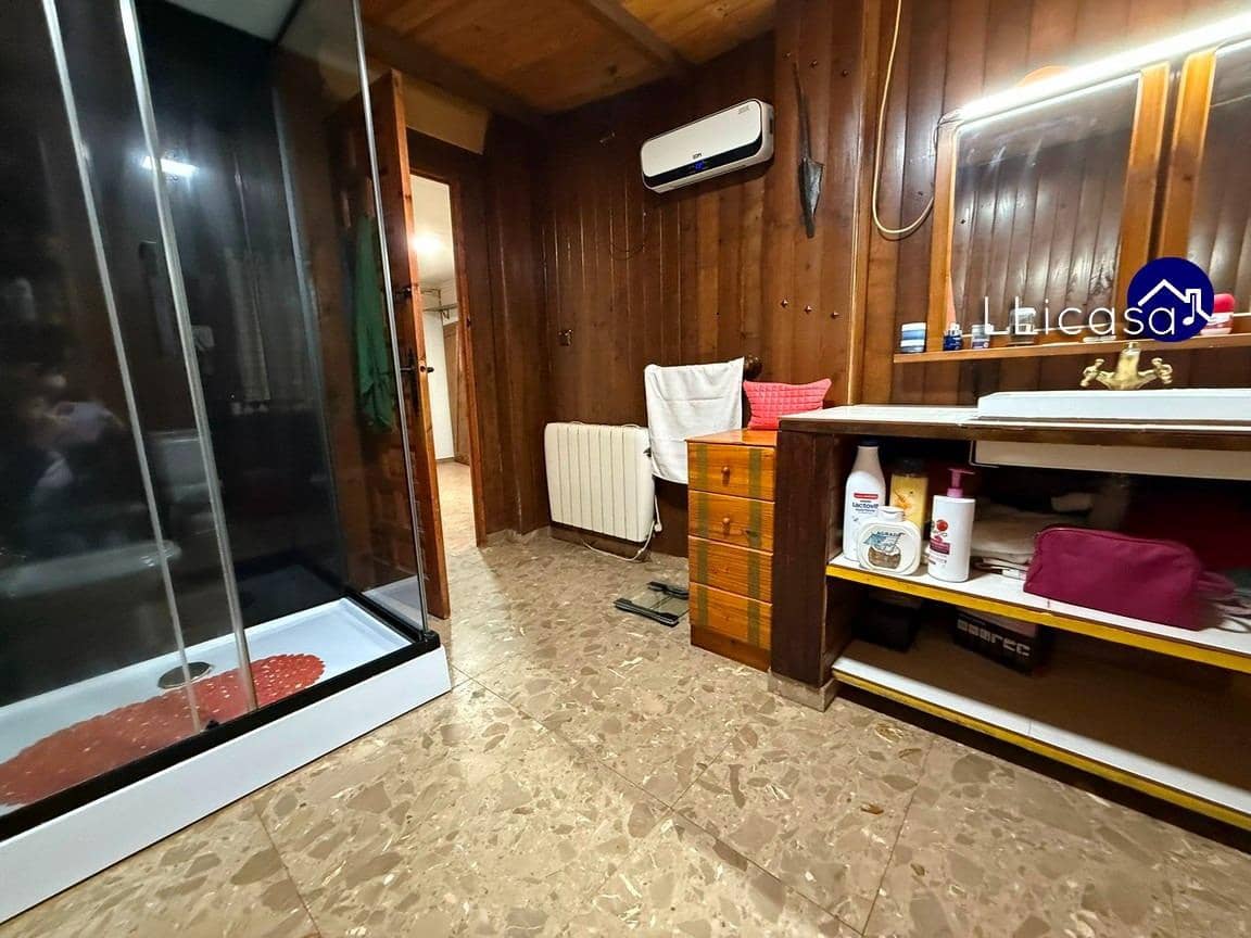 6 soveværelse Byhus til salg i Requena - € 149.900 (Ref: 8960239)