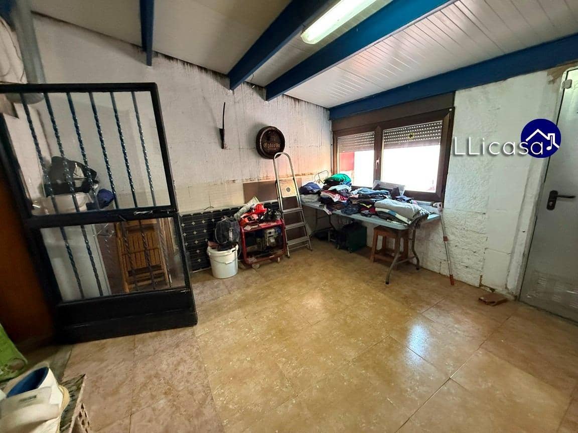 6 soveværelse Byhus til salg i Requena - € 149.900 (Ref: 8960239)