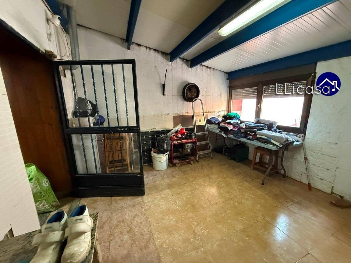 6 soveværelse Byhus til salg i Requena - € 149.900 (Ref: 8960239)