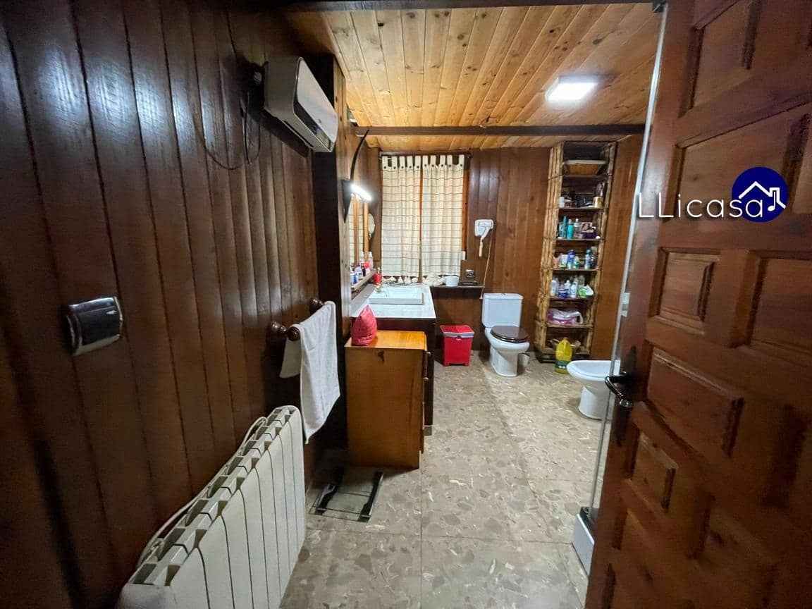 6 soveværelse Byhus til salg i Requena - € 149.900 (Ref: 8960239)